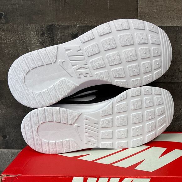 Nike Women's 5.5 Black White Tanjun Low Top Mesh Sneaker Athletic Running LB3-5 - Picture 5 of 6